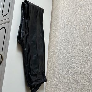 Lysse black leather leggings size small.